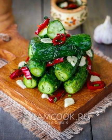 Рецепт малосольных огурцов в пакете с чесноком