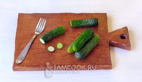 малосольные огурцы в пакете с чесноком