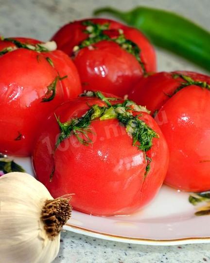 Рецепт малосольных помидоров с чесноком и зеленью