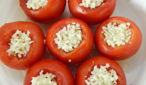 помидоры малосольные с чесноком