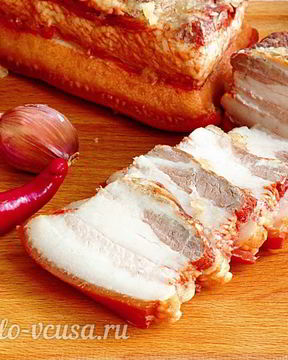 Сало в луковой шелухе в мультиварке