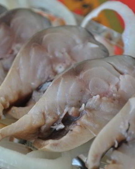 Рецепт соленой скумбрии с черносливом