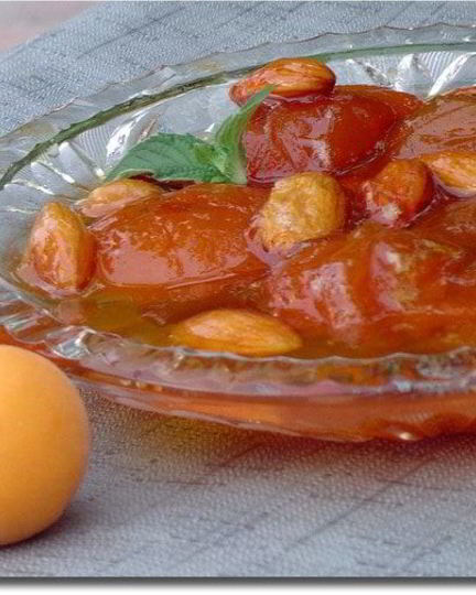 Рецепт абрикосового варенья с миндалем