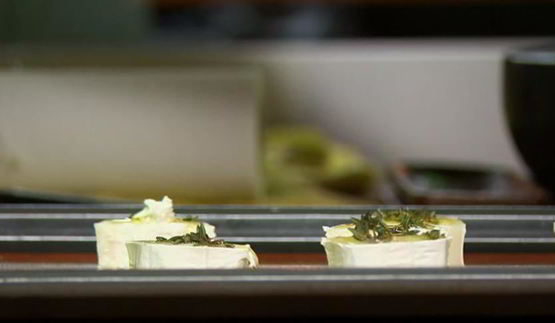 арбуз с козьим сыром и луковым вареньем