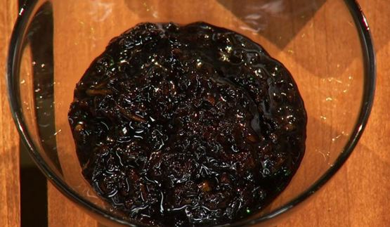 арбуз с козьим сыром и луковым вареньем