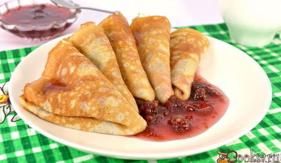 блинчики на молоке и малиновом варенье