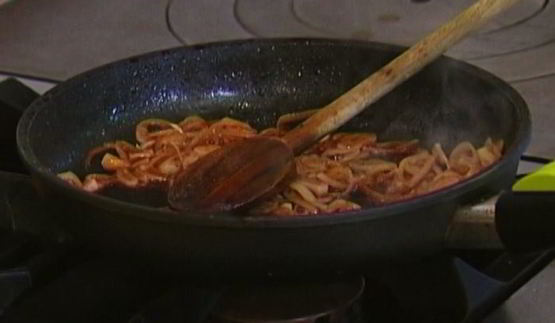 тосты с вареньем и паштетом из куриной печенки