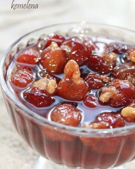 Рецепт варенья из красно-желтой черешни с орехами