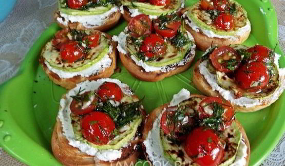 брускетта с кабачками-гриль