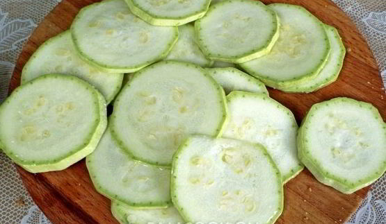 брускетта с кабачками-гриль