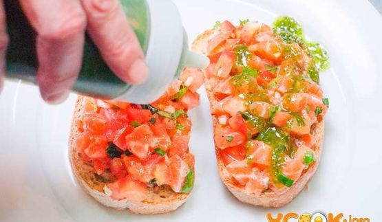 брускетта с лососем