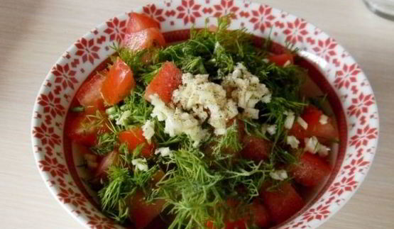 брускетта с помидорами и сыром