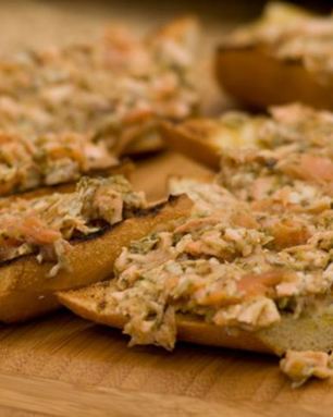 Брускетта с семгой