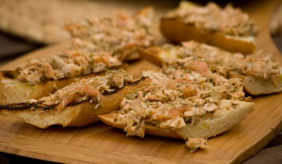 брускетта с семгой