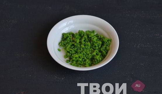 брускетта с зеленым горошком