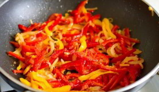 брускетта с жареным сладким перцем