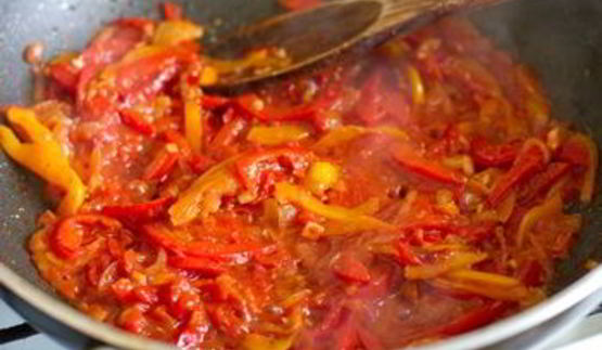 брускетта с жареным сладким перцем