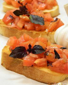 Брускетта традиционная итальянская закуска