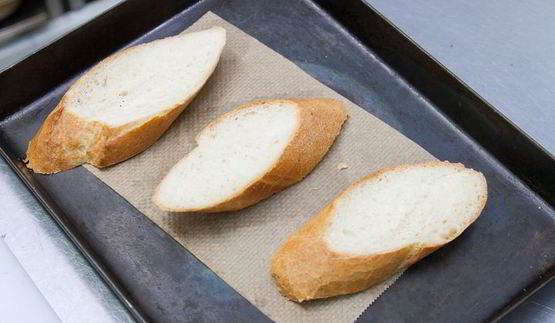 брускетты с клубникой и маскарпоне