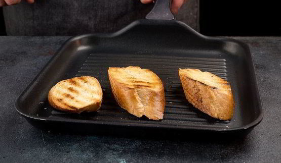 брускетты с крем-паштетом из тунца