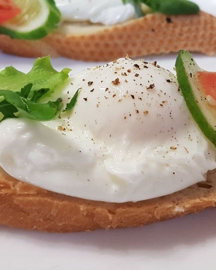 Рецепт брускетт с яйцом пашот