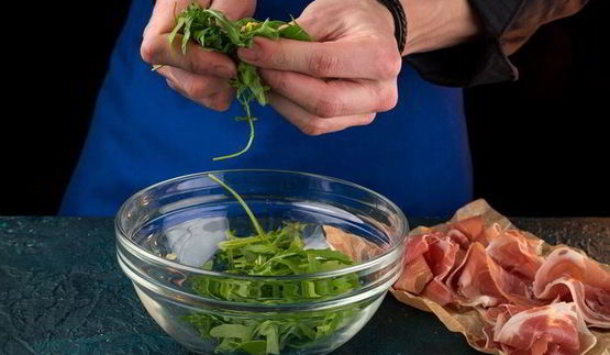 итальянская брускетта с прошутто