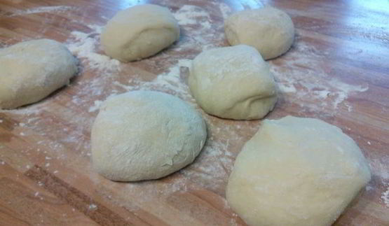 булочки для бургеров и капустный салат