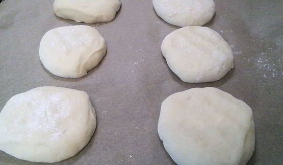 булочки для бургеров и капустный салат