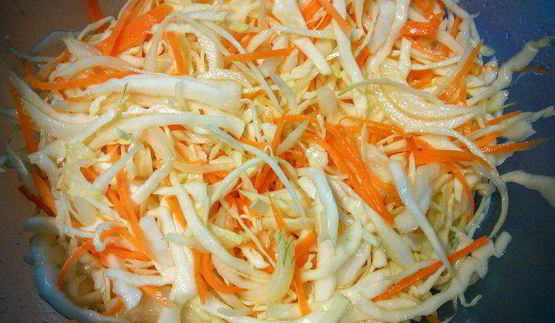 булочки для бургеров и капустный салат