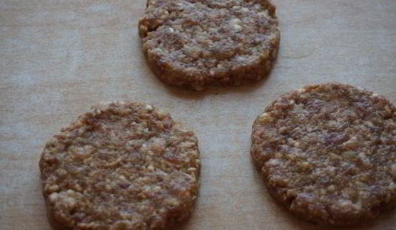 бургер с ананасом и соусом терияки