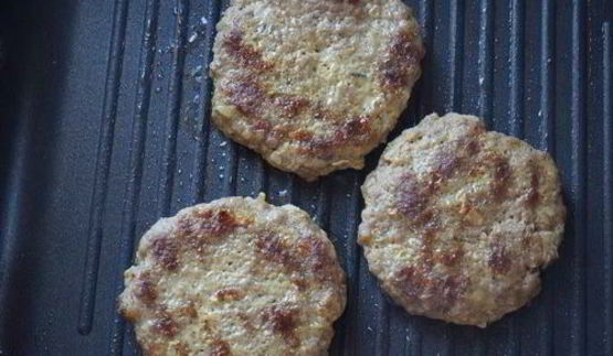 бургер с ананасом и соусом терияки