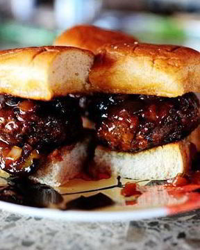 Бургеры с мясом, виски и халапеньо