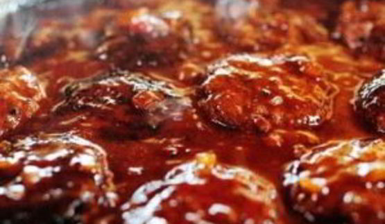 бургеры с мясом, виски и халапеньо