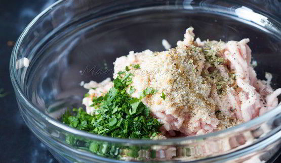 домашний чикенбургер с цукини и соусом цацики