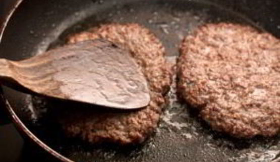 домашний гамбургер с ржаным хлебом