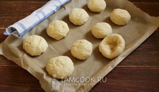 дрожжевые булочки с кунжутом для домашних бургеров