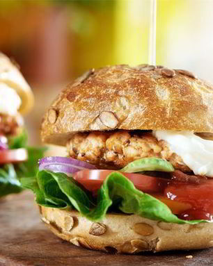 Гамбургер с лососем