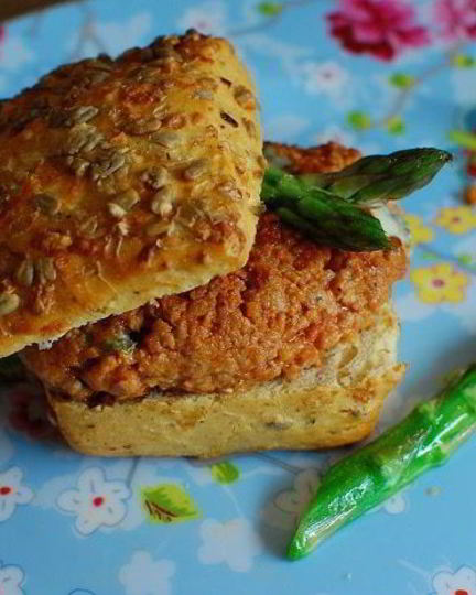 Рецепт гамбургеров с горгонзолой и спаржей