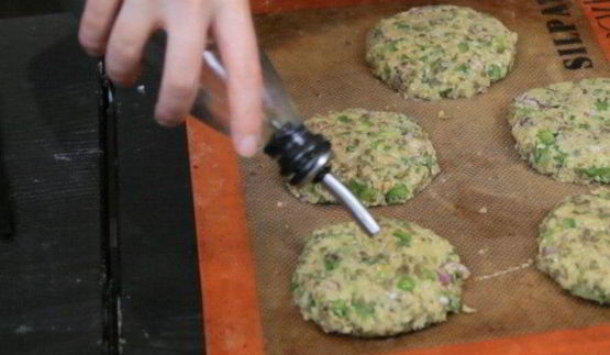 вегетарианский бургер с котлетой из маша