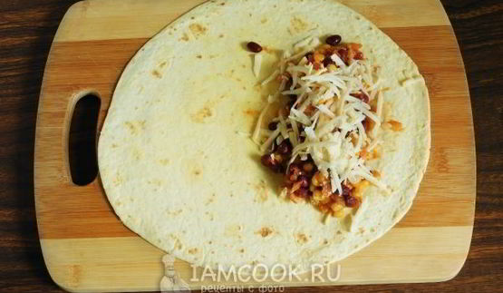 буррито с курицей и фасолью