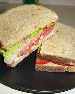 Бутерброд с колбасой