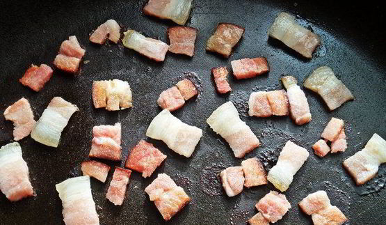 бутерброд с яйцом и беконом