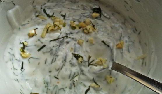 бутерброд с яйцом и беконом