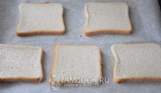 бутерброды с ананасом, ветчиной и сыром