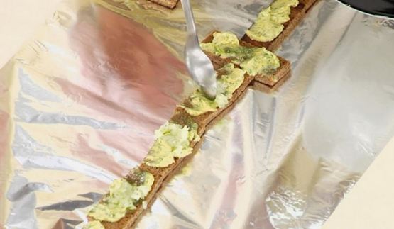 бутерброды с килькой