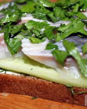 Бутерброды с селедкой