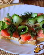 Бутерброды с семгой и свежим огурцом