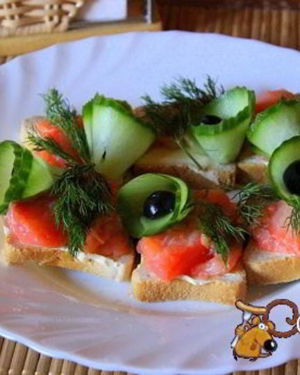 Рецепт бутербродов с семгой и свежим огурцом