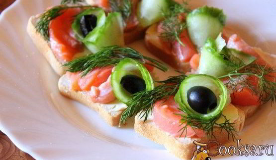 бутерброды с семгой и свежим огурцом