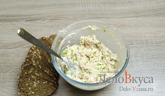 бутерброды с тунцом, яйцом и зеленым луком